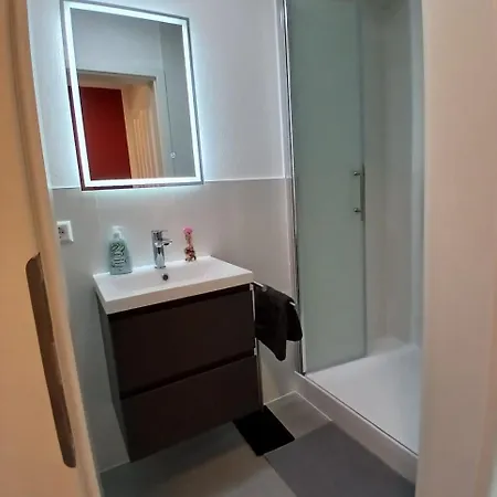 Hostal Hub 10 - Mit Balkon