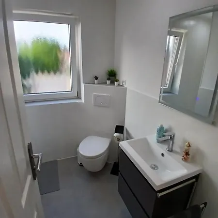 Hub 10 - Mit Balkon Hostal *