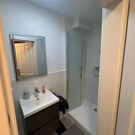 Hub 10 - Mit Balkon Hostal