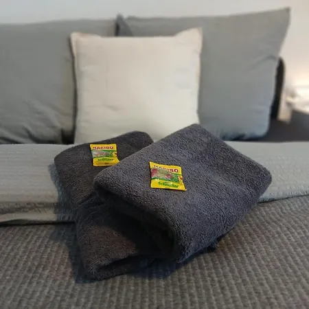 Hostal Hub 10 - Mit Balkon *