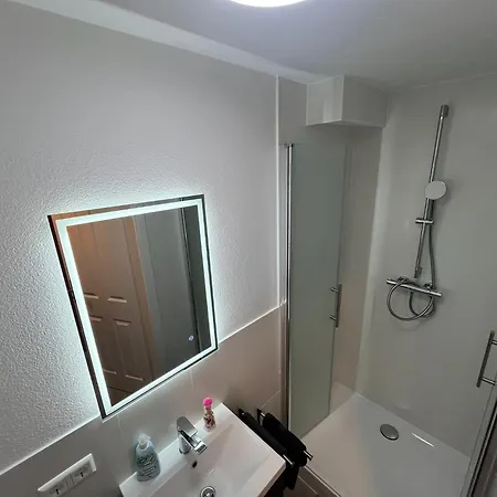 Hub 10 - Mit Balkon Hostal *