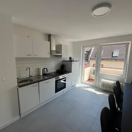 Hub 10 - Mit Balkon Hostal